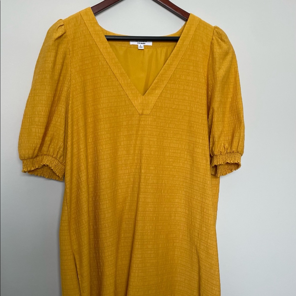 Yellow V-Neck Short Sleeve Dress